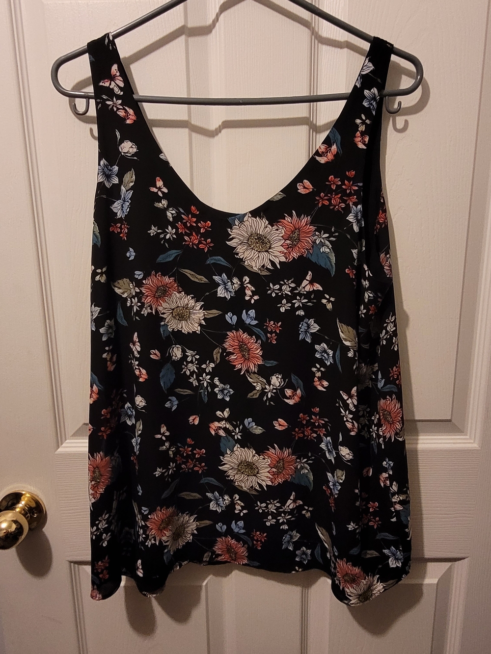 22 Ptp No Stretch , No Size Or Tag Women’s Black Floral Scoop Neck Camisole